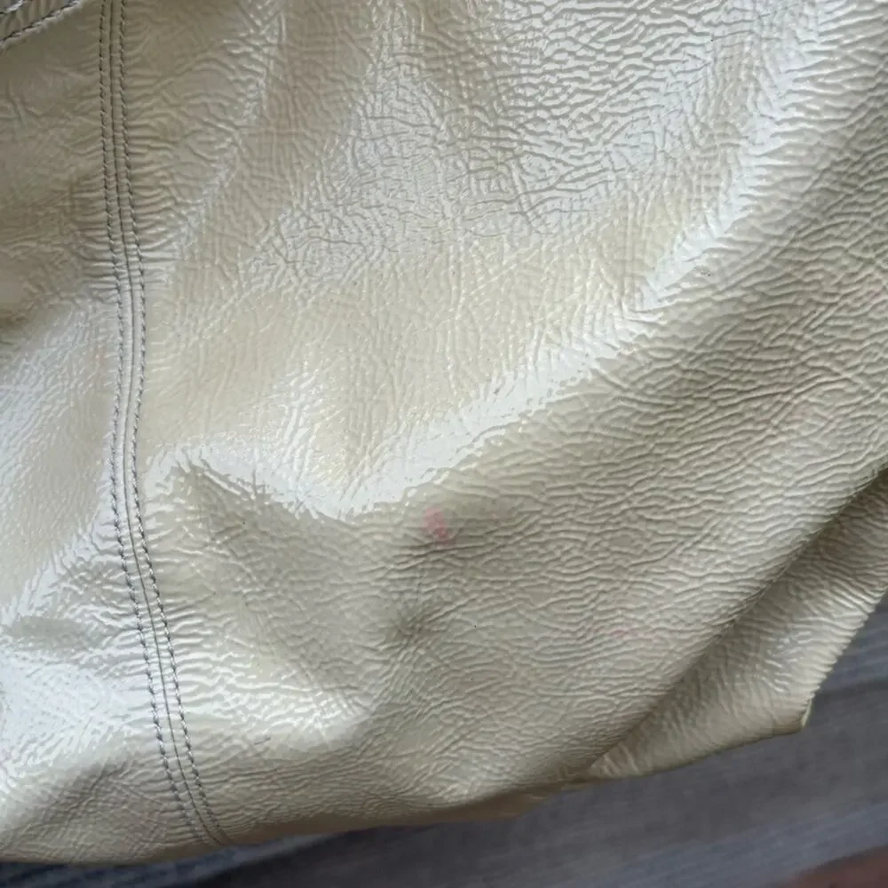 Vintage Coach Cream Leather Shoulder Bag